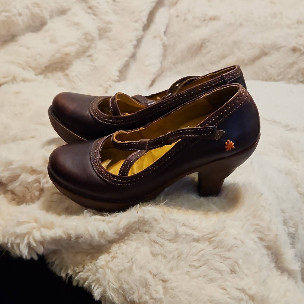 Vtg The Art Company Brown Leather T-Strap Platform Heels Metropolitan Soul EU 37